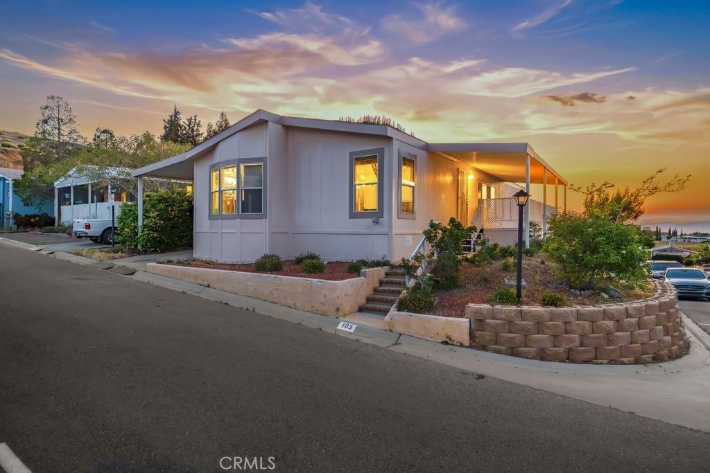 Image 4 of property listing at 40701 W Rancho Vista Boulevard 103, Palmdale, CA 93551