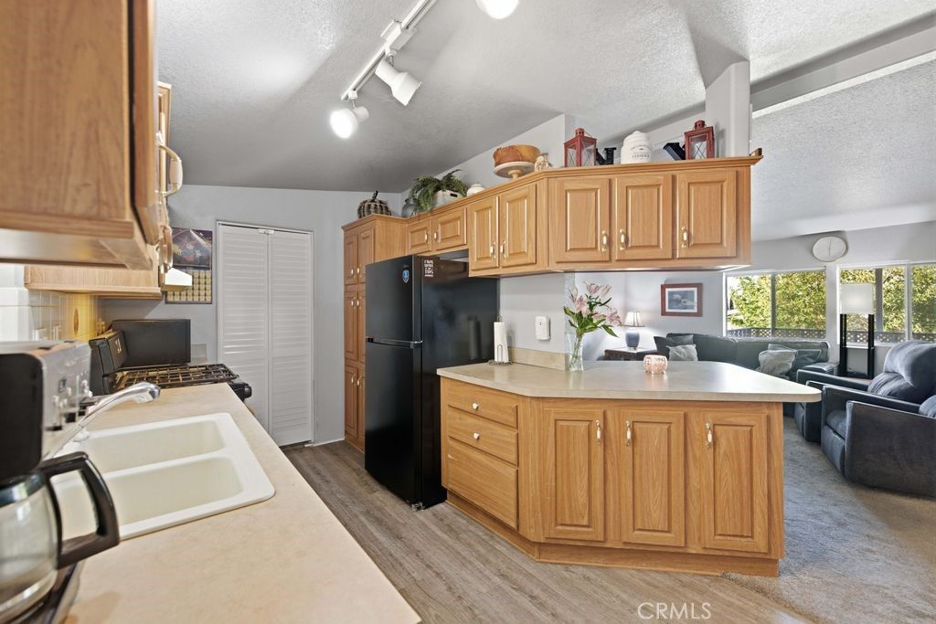 Image 7 of property listing at 40701 W Rancho Vista Boulevard 103, Palmdale, CA 93551