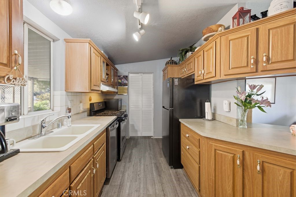 Image 8 of property listing at 40701 W Rancho Vista Boulevard 103, Palmdale, CA 93551