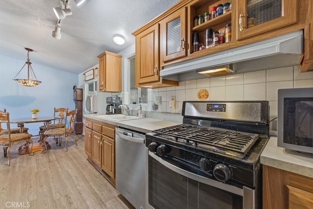 Image 9 of property listing at 40701 W Rancho Vista Boulevard 103, Palmdale, CA 93551