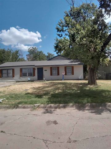 2213 NW 26th St, Lawton, OK 73505