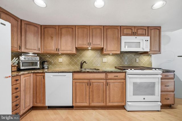 1606 CHANTICLEER, Cherry Hill, NJ 08003