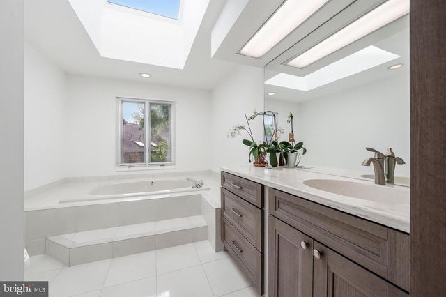 1606 CHANTICLEER, Cherry Hill, NJ 08003
