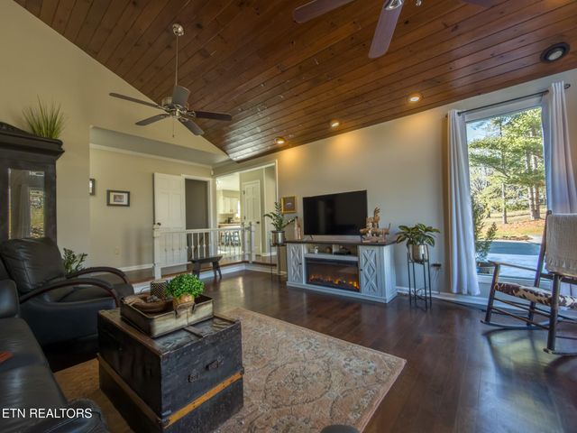 232 Creekwood Drive, Madisonville, TN 37354