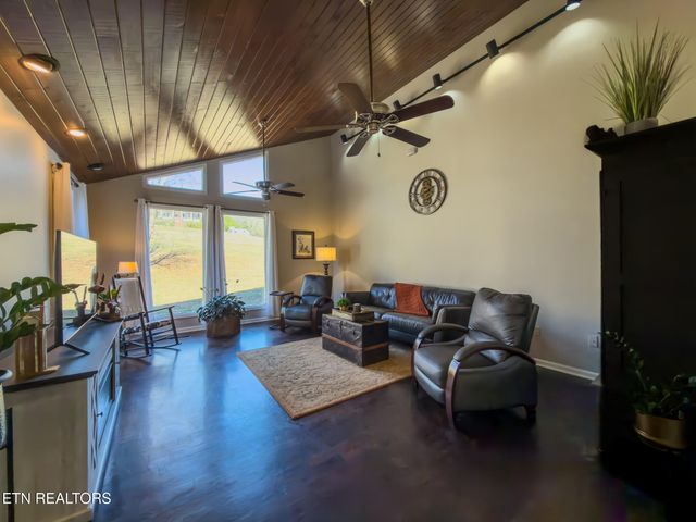 232 Creekwood Drive, Madisonville, TN 37354