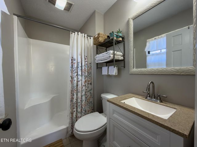 232 Creekwood Drive, Madisonville, TN 37354