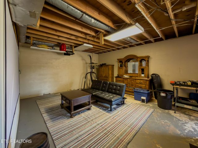 232 Creekwood Drive, Madisonville, TN 37354