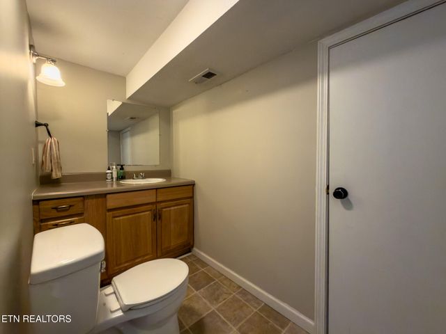 232 Creekwood Drive, Madisonville, TN 37354