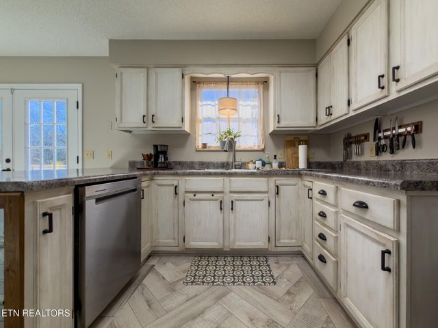 232 Creekwood Drive, Madisonville, TN 37354