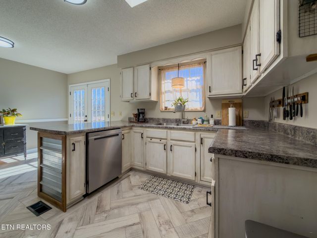 232 Creekwood Drive, Madisonville, TN 37354