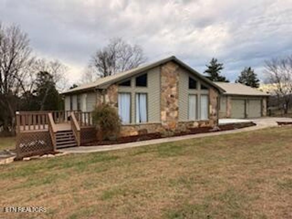 232 Creekwood Drive, Madisonville, TN 37354