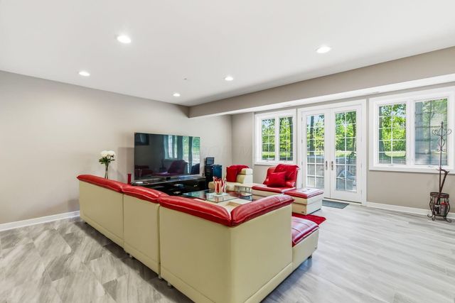 8432 Tartan Fields Drive, Dublin, OH 43017