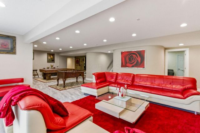 8432 Tartan Fields Drive, Dublin, OH 43017