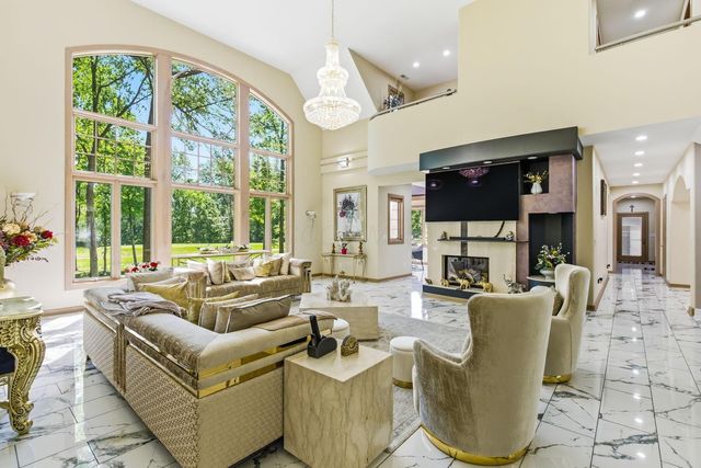 8432 Tartan Fields Drive, Dublin, OH 43017