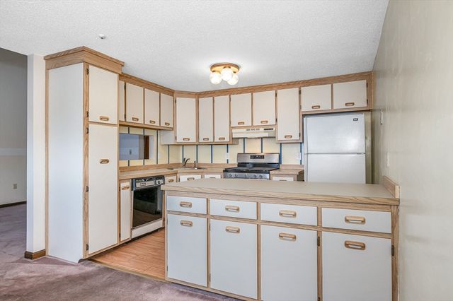 241 Broadway Rd 50, Dracut, MA 01826