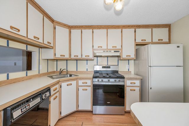 241 Broadway Rd 50, Dracut, MA 01826