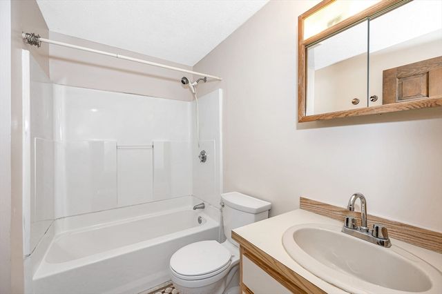 241 Broadway Rd 50, Dracut, MA 01826