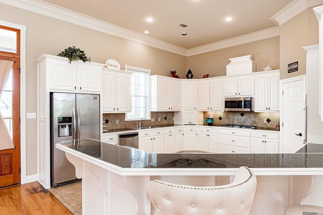 2402 S Turnberry Ave, Zachary, LA 70791