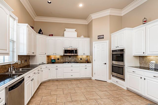 2402 S Turnberry Ave, Zachary, LA 70791