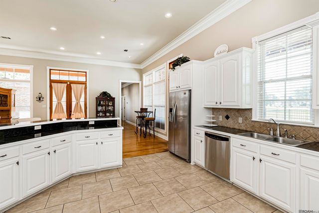 2402 S Turnberry Ave, Zachary, LA 70791