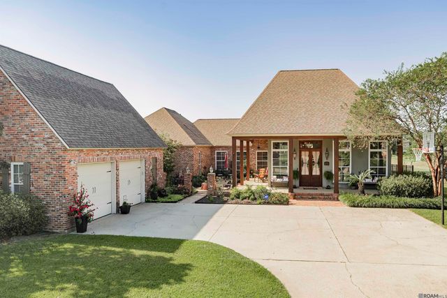 2402 S Turnberry Ave, Zachary, LA 70791