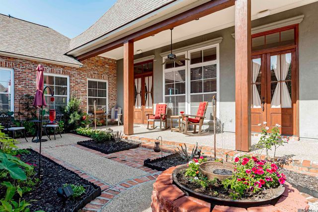 2402 S Turnberry Ave, Zachary, LA 70791