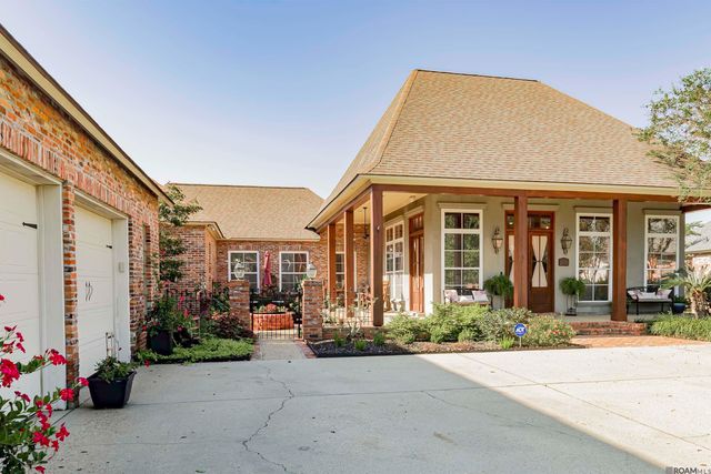 2402 S Turnberry Ave, Zachary, LA 70791