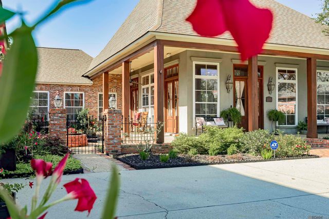 2402 S Turnberry Ave, Zachary, LA 70791