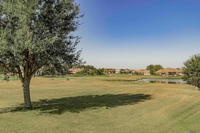 2402 S Turnberry Ave, Zachary, LA 70791