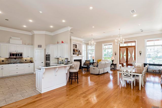 2402 S Turnberry Ave, Zachary, LA 70791