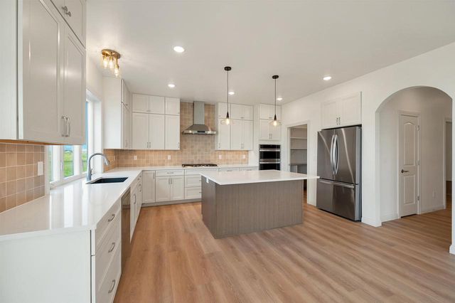 122 BECKERAE COURT, Wrightstown, WI 54180
