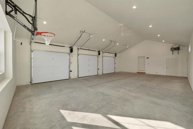 122 BECKERAE COURT, Wrightstown, WI 54180