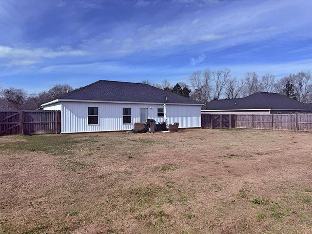 198 Northbrook Dr, Slocomb, AL 36375