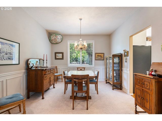 19720 SPRING RIDGE Dr, West Linn, OR 97068
