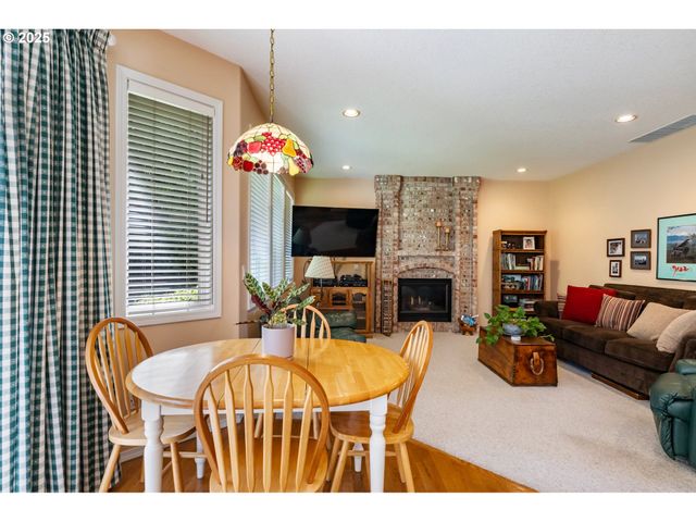 19720 SPRING RIDGE Dr, West Linn, OR 97068