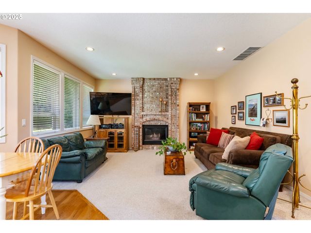 19720 SPRING RIDGE Dr, West Linn, OR 97068