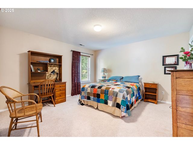 19720 SPRING RIDGE Dr, West Linn, OR 97068