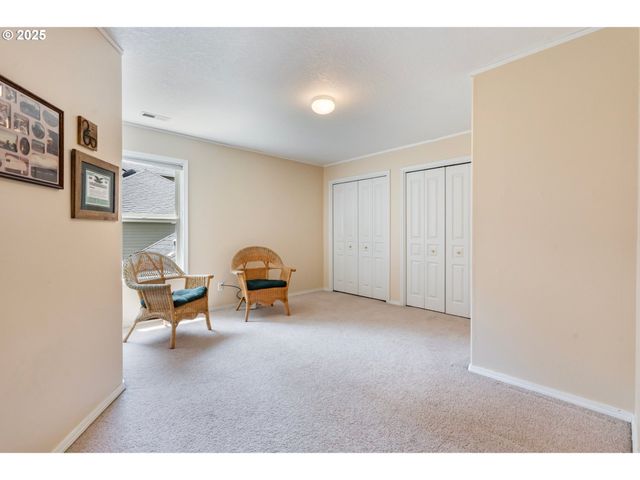 19720 SPRING RIDGE Dr, West Linn, OR 97068