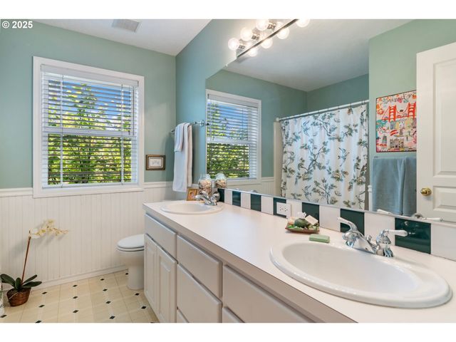 19720 SPRING RIDGE Dr, West Linn, OR 97068