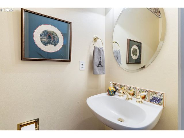 19720 SPRING RIDGE Dr, West Linn, OR 97068