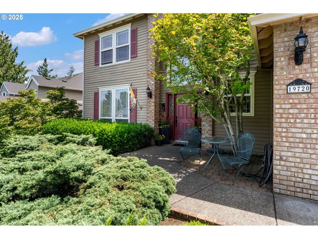 19720 SPRING RIDGE Dr, West Linn, OR 97068