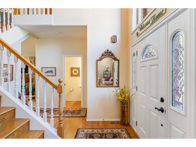 19720 SPRING RIDGE Dr, West Linn, OR 97068