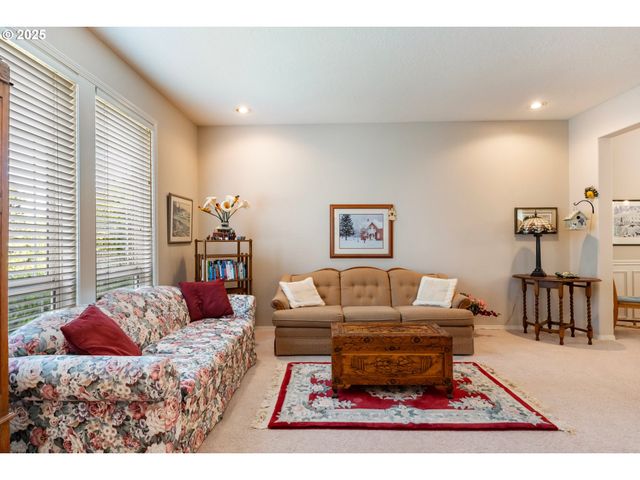 19720 SPRING RIDGE Dr, West Linn, OR 97068