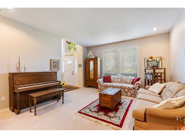 19720 SPRING RIDGE Dr, West Linn, OR 97068