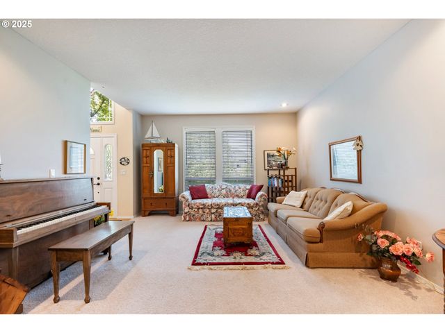 19720 SPRING RIDGE Dr, West Linn, OR 97068