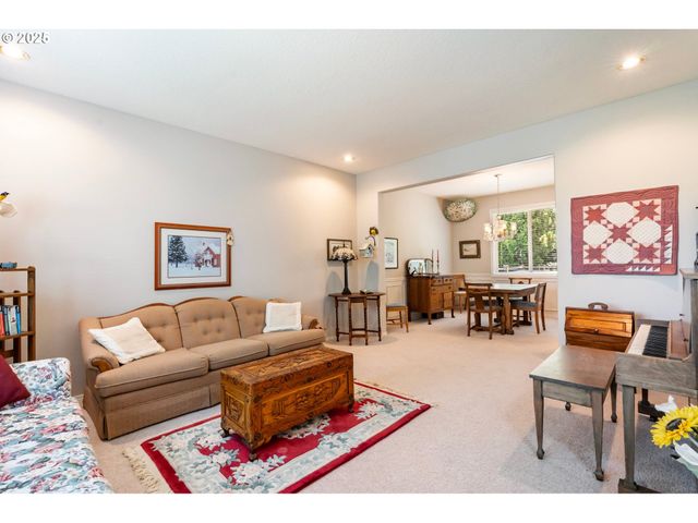 19720 SPRING RIDGE Dr, West Linn, OR 97068