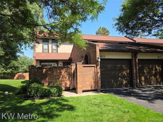 1105 Kirts Boulevard A, Troy, MI 48084