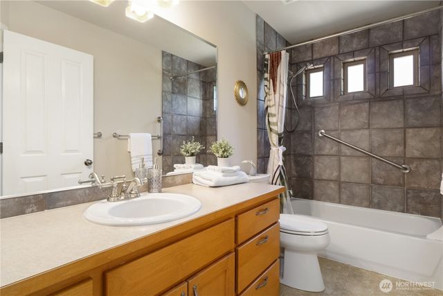 7622 NW Lenox Lane, Silverdale, WA 98383