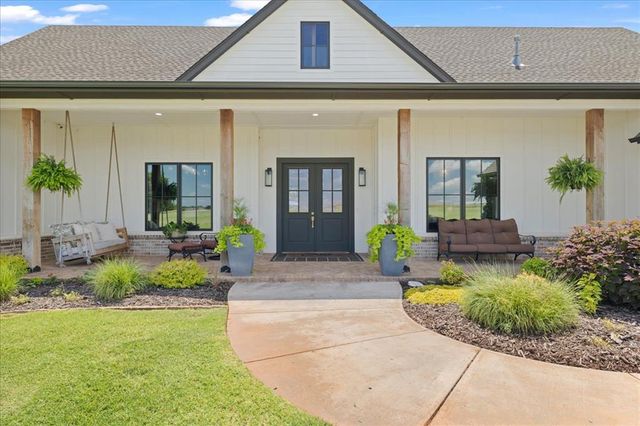 2560 S Sara Avenue, Blanchard, OK 73010