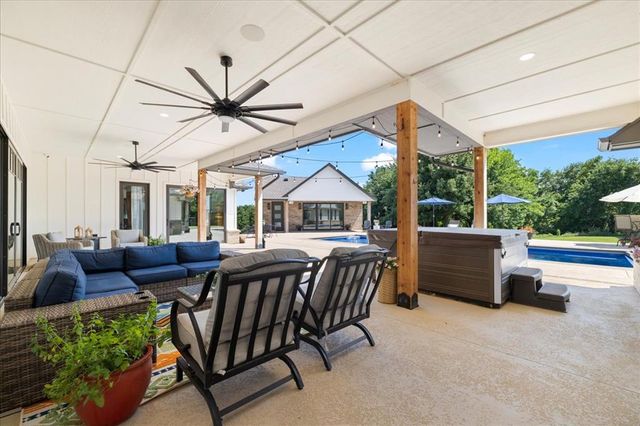 2560 S Sara Avenue, Blanchard, OK 73010